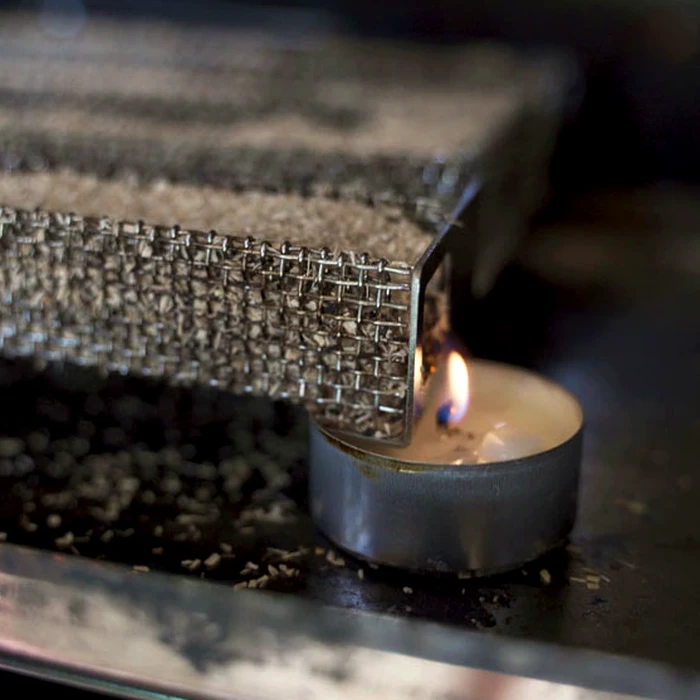 Lighting the cold smoke generator