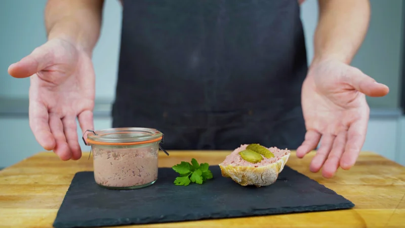 Poultry liver sausage on bread