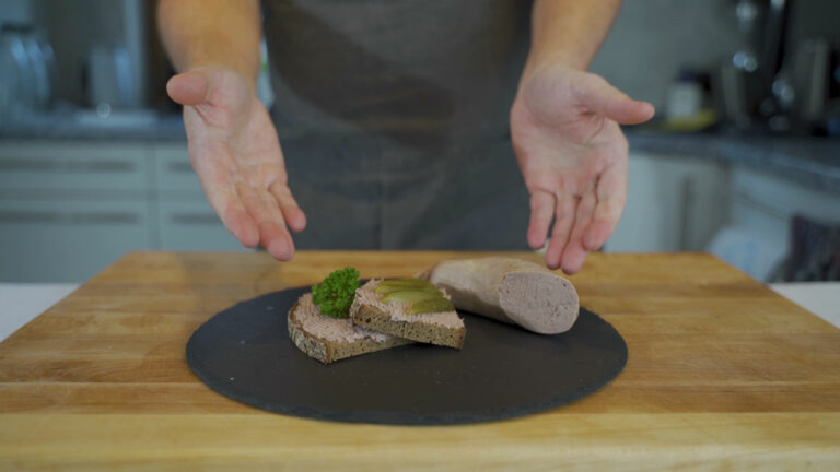 apple-onion liverwurst-ready