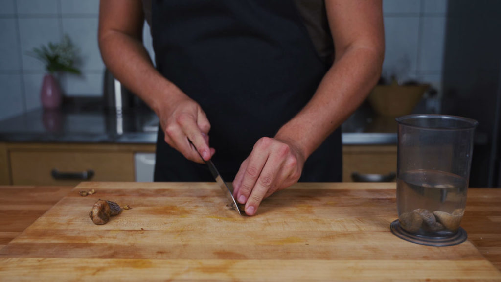 Preparing figs for fig mustard