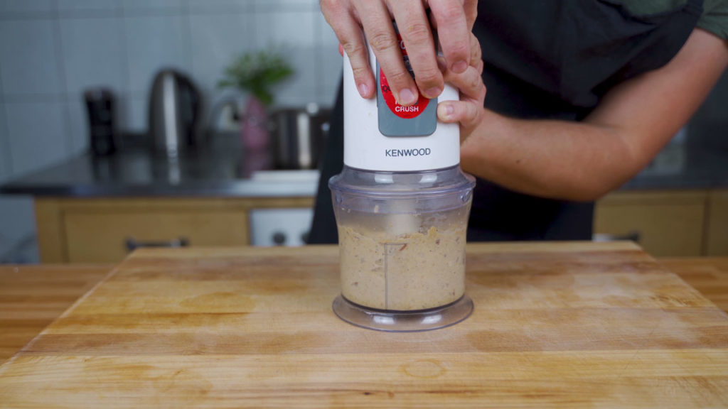 Puréeing lentil spread in the food processor