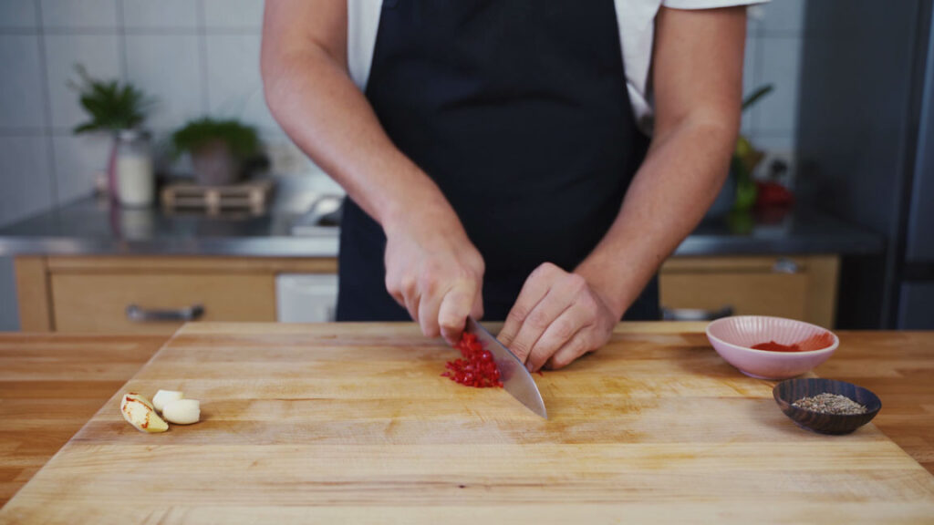 Cutting the chili