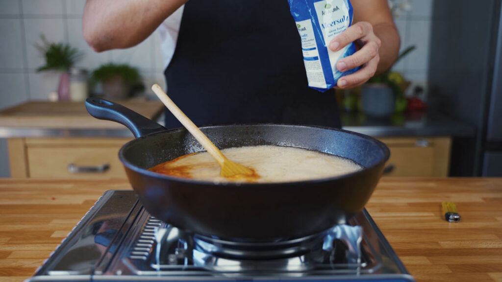 Reducing the spiced liquid