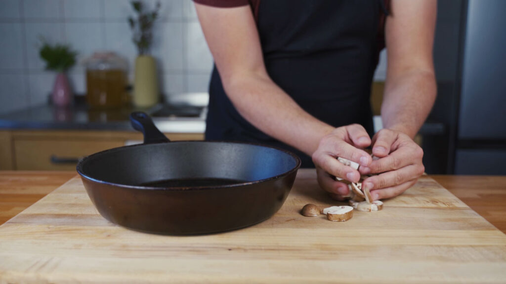 Browning mushrooms without oil