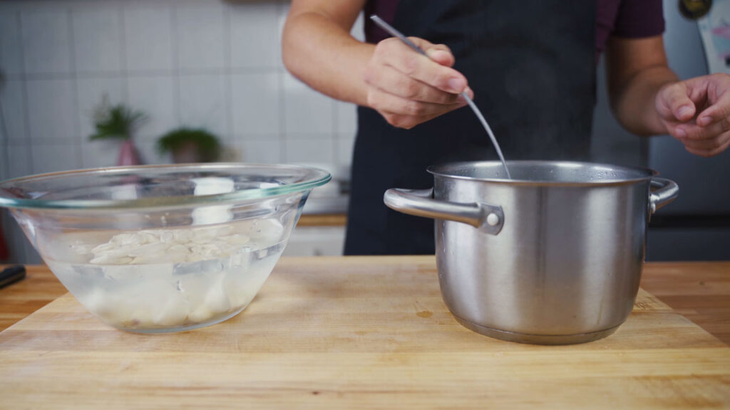 Removing the blanched garlic