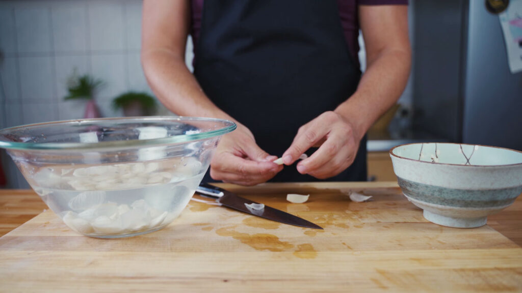 Peeling the garlic