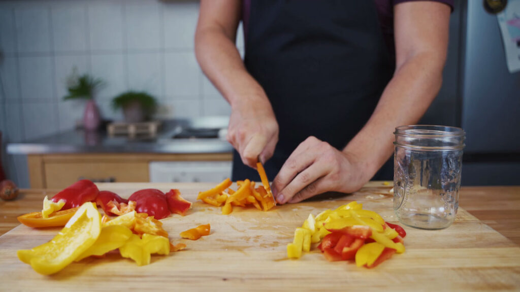 Cutting bell peppers for pickling