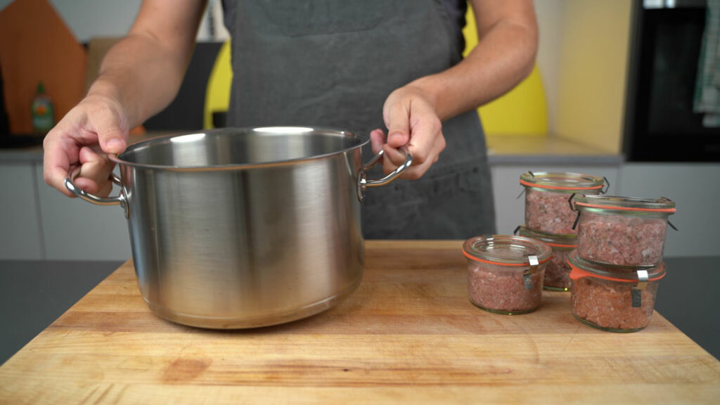 Poaching sausage in a pot with a thermometer