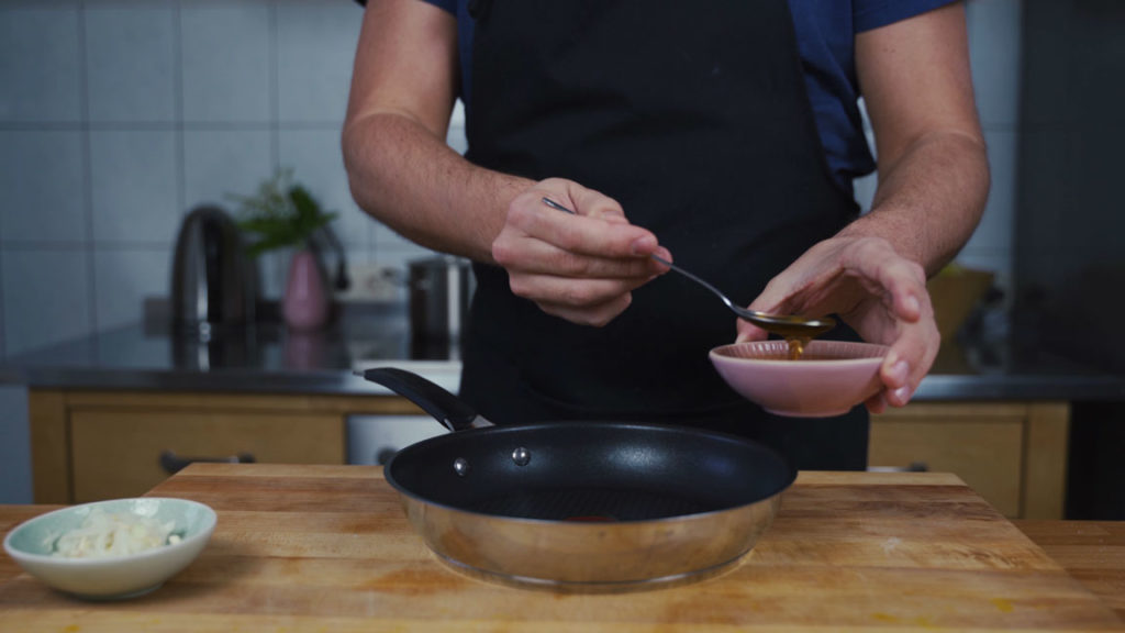 Tomato spread – oil in the pan