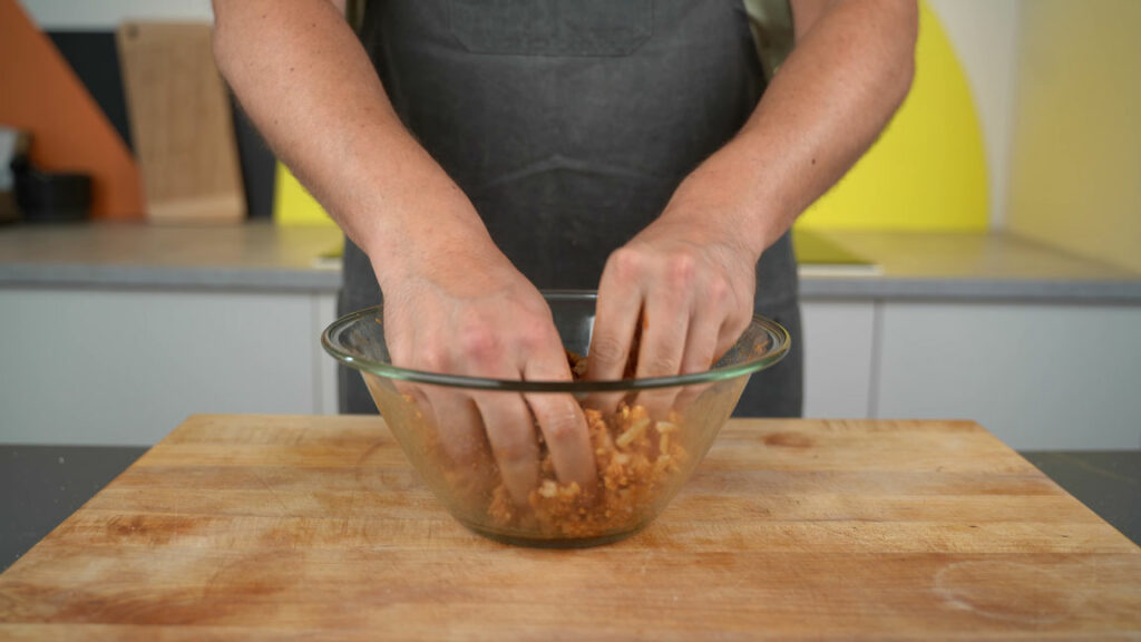 Mixing vegan Mett