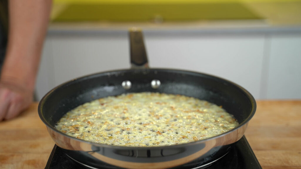 Frying onions and apples until golden